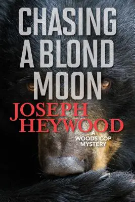 Persiguiendo una luna rubia: Un misterio de la policía del bosque - Chasing a Blond Moon: A Woods Cop Mystery