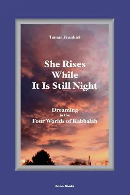 Ella se levanta cuando aún es de noche: Soñar en los cuatro mundos de la Cábala - She Rises While It Is Still Night: Dreaming in the Four Worlds of Kabbalah