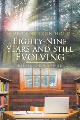 Ochenta y nueve años y todavía en evolución: Ensayos y Escritos - Eighty-Nine Years and Still Evolving: Essays and Writings