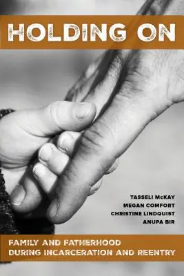 Aguantar: Familia y paternidad durante el encarcelamiento y la reinserción - Holding on: Family and Fatherhood During Incarceration and Reentry