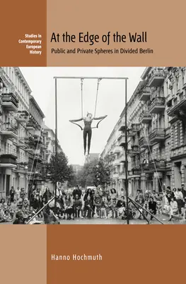 Al borde del muro: Esferas públicas y privadas en el Berlín dividido - At the Edge of the Wall: Public and Private Spheres in Divided Berlin