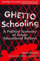 Ghetto Schooling - Economía política de la reforma educativa urbana - Ghetto Schooling - Political Economy of Urban Educational Reform