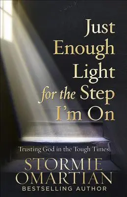 Luz suficiente para el paso que doy: Confiar en Dios en los momentos difíciles - Just Enough Light for the Step I'm on: Trusting God in the Tough Times