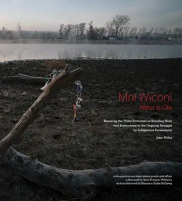 Mni Wiconi / El agua es vida: homenaje a los protectores del agua en Standing Rock y en todas partes en la lucha continua por la soberanía indígena - Mni Wiconi/Water Is Life: Honoring the Water Protectors at Standing Rock and Everywhere in the Ongoing Struggle for Indigenous Sovereignty