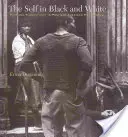 El yo en blanco y negro: Raza y subjetividad en la fotografía estadounidense de posguerra - The Self in Black and White: Race and Subjectivity in Postwar American Photography