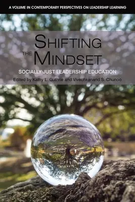 Cambiar la mentalidad: Educación para un liderazgo socialmente justo - Shifting the Mindset: Socially Just Leadership Education