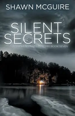 Secretos Silenciosos: Misterio de los Pinos Susurrantes, Libro 7 - Silent Secrets: A Whispering Pines Mystery, Book 7