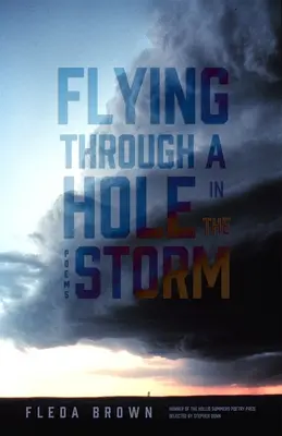 Volando a través de un agujero en la tormenta: Poemas - Flying Through a Hole in the Storm: Poems