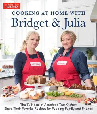 Cocinar en casa con Bridget y Julia: Las presentadoras de televisión de America's Test Kitchen comparten sus recetas favoritas para alimentar a la familia y a los amigos. - Cooking at Home with Bridget & Julia: The TV Hosts of America's Test Kitchen Share Their Favorite Recipes for Feeding Family and Friends