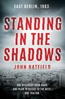 De pie entre las sombras - Standing in the Shadows