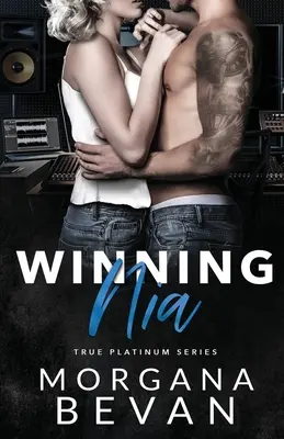 Ganando a Nia: Un romance de estrellas del rock - Winning Nia: A Rock Star Romance