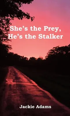 Ella es la presa, él es el acosador - She's the Prey, He's the Stalker