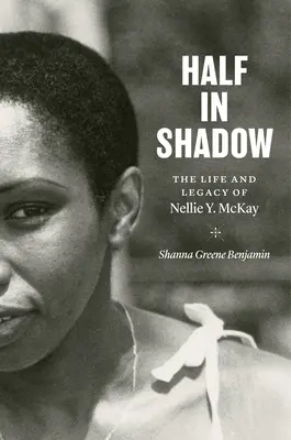 La mitad en la sombra: La vida y el legado de Nellie Y. McKay - Half in Shadow: The Life and Legacy of Nellie Y. McKay