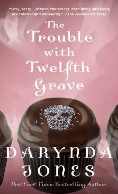 Problemas con la duodécima tumba - Una novela de Charley Davidson - Trouble with Twelfth Grave - A Charley Davidson Novel