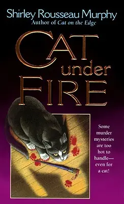 Gato bajo fuego: Un misterio de Joe Grey - Cat Under Fire: A Joe Grey Mystery