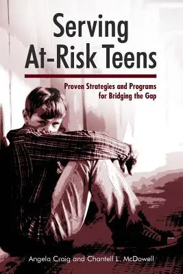 Al servicio de los adolescentes en situación de riesgo: Estrategias y programas de eficacia probada para salvar las distancias - Serving At-Risk Teens: Proven Strategies and Programs for Bridging the Gap