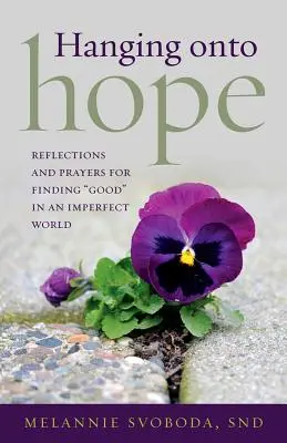 Aferrarse a la esperanza: Reflexiones y oraciones para encontrar el bien» en un mundo imperfecto» - Hanging Onto Hope: Reflections and Prayers for Finding Good