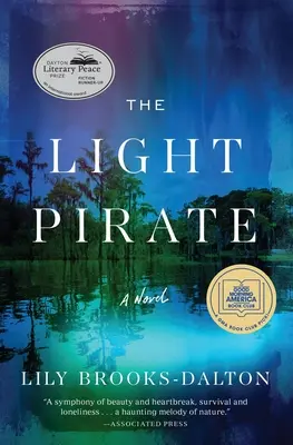 El pirata de la luz: Selección del Club de Lectura de la GMA - The Light Pirate: GMA Book Club Selection